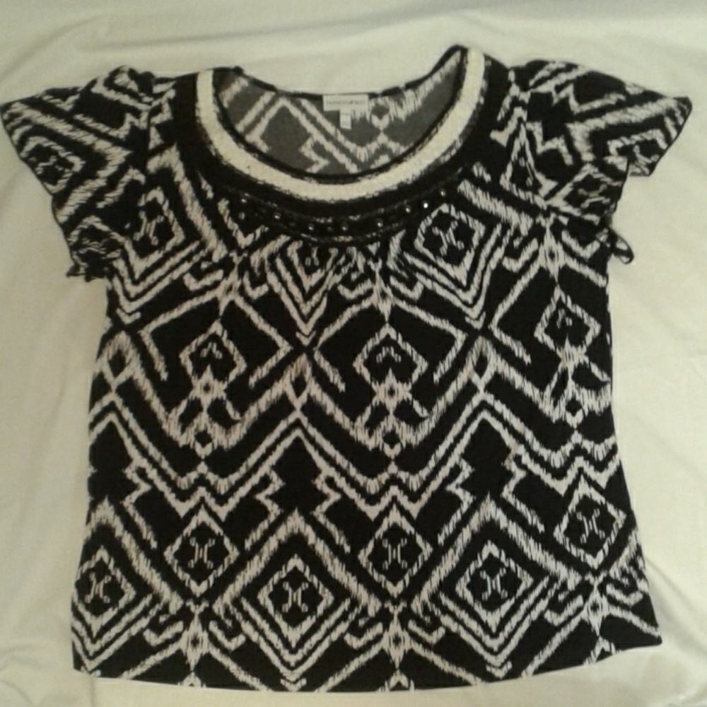 Lovely black and white geometric blouse.